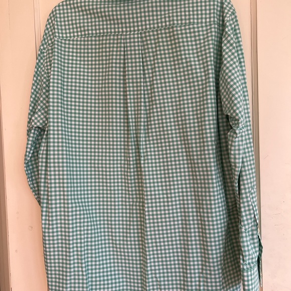 Vineyard Vines men’s long sleeve shirt. Classic fit Tucker shirt. - Picture 3 of 4